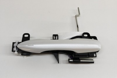 M&amp;acirc;ner exterior ușă dreapta față TOYOTA YARIS CROSS MXP_ 2022 OEM: 69201-02320,69210-K0060-A2,69210-K0060 | 28284447 foto