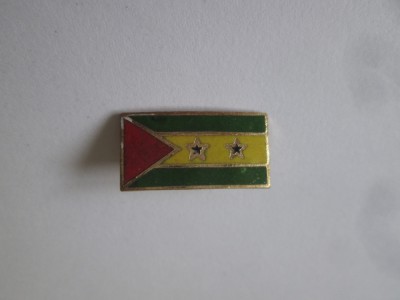 Insigna Sao Tome e Principe anii 70:Drapelul national foto