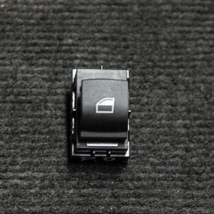 Buton geam ușă st&acirc;nga spate BMW 4 Gran Coupe F36 2014 OEM: 9208107 1838570
