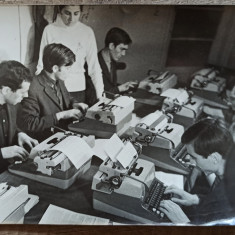 Ora la cursul de stenodactilografie// fotografie perioada comunista