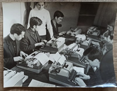 Ora la cursul de stenodactilografie// fotografie perioada comunista foto