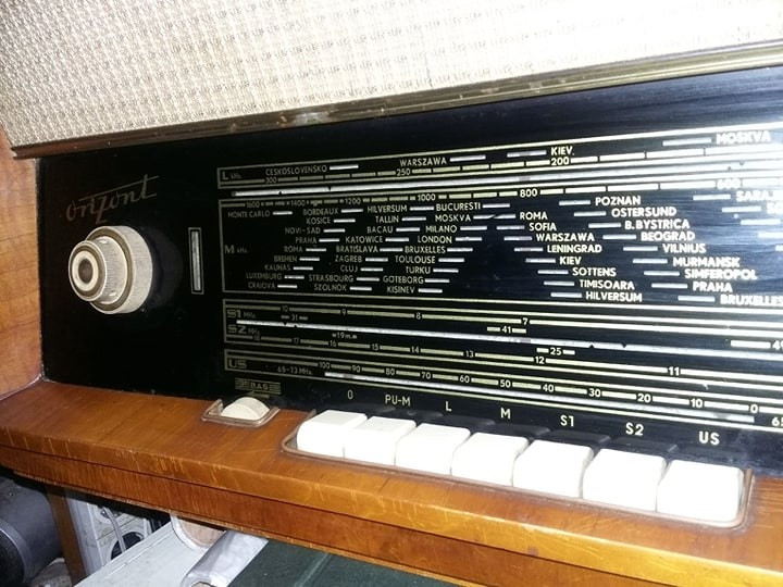 Aparat radio ORIZONT-ELECTRONICA,Aparat radio vechi pe lampi de  colectie,masiv | Okazii.ro