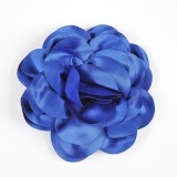 Brosa floare albastra