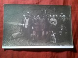 Fotografie interbelica - Grup tineri in excursie la munte si la ski - tip carte postala