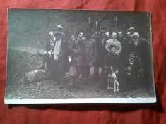Fotografie interbelica - Grup tineri in excursie la munte si la ski - tip carte postala