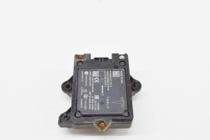 Senzor radar de distanță TESLA MODEL X 2020 OEM: 1108647-00-D,A2C76884104,A2.C768-8410.4,4135A-ARS4B,2014DJ6494 21027650