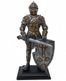 Statueta Cavaler Medieval cu Scut si Sabie 23 cm