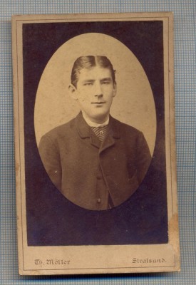W44 FOTO CABINET -BARBAT IN TINUTA DE EPOCA-FOTOGRAF THEODOR MOLLER -STRALSUND foto