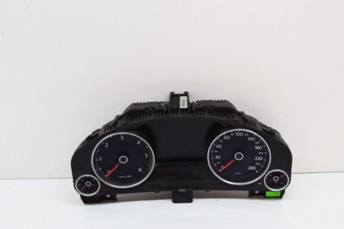 Ceas de bord VW TOUAREG 7P5 2014 OEM: 7P6920882M,0263677126 14952157