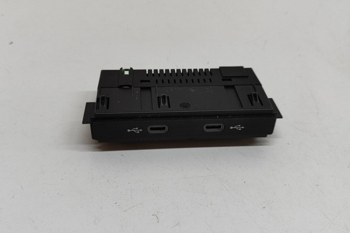 USB VW ID.4 E21 2023 OEM: 5NA035700 31535161