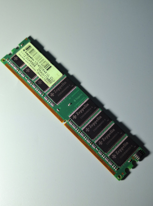 Zeppelin 1GB DDR1 400MHz CL3 Memorie RAM - Model 648 UL Taiwan