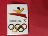 insigna placheta mare ,Jocurile Olimpice de la Barcelona 1992 ,email alb ,rosu ,albastru ,auriu .Dimensiuni aprox 4 cm x 2,3 cm