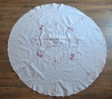 FATA DE MASA CIRCULARĂ VINTAGE DIN BUMBAC, LUCRATA SI CUSUTA MANUAL