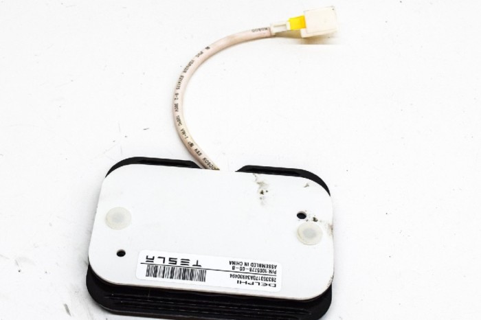 Alt modul de control TESLA MODEL S 2015 OEM: 1005778-00-B 11551445
