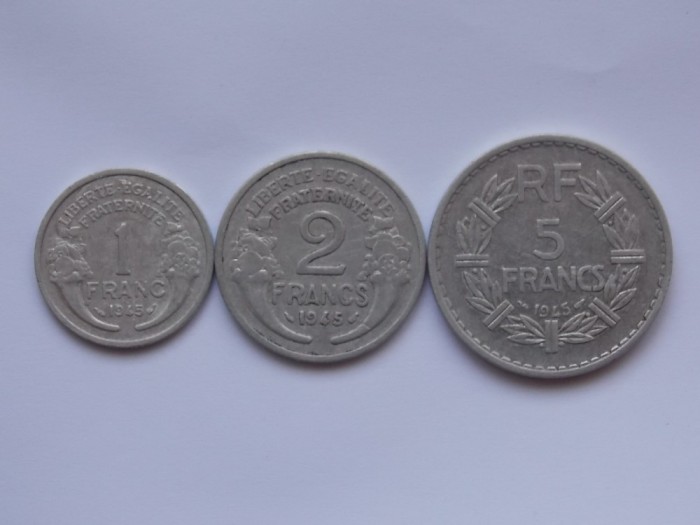 LOT 3 MONEDE DIFERITE -1,2,5 FRANCS 1945 FRANTA