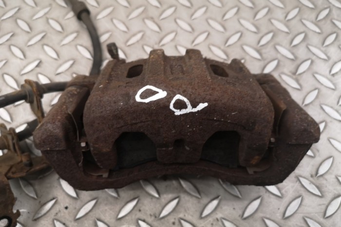 Etrier de fr&acirc;nă dreapta față MITSUBISHI OUTLANDER III GG_W, GF_W, ZJ 2015 25398931