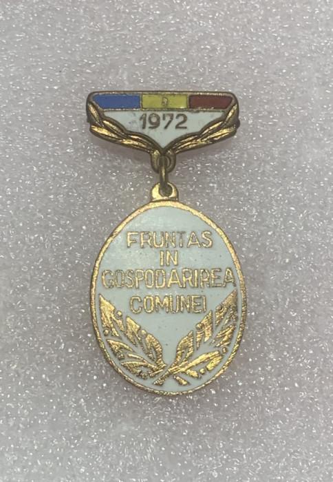 Insigna fruntaș &icirc;n gospodărirea comunei 1972