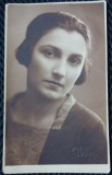 Fotografie tip Carte Postala, Tanara cu parul strans, perioada interbelica