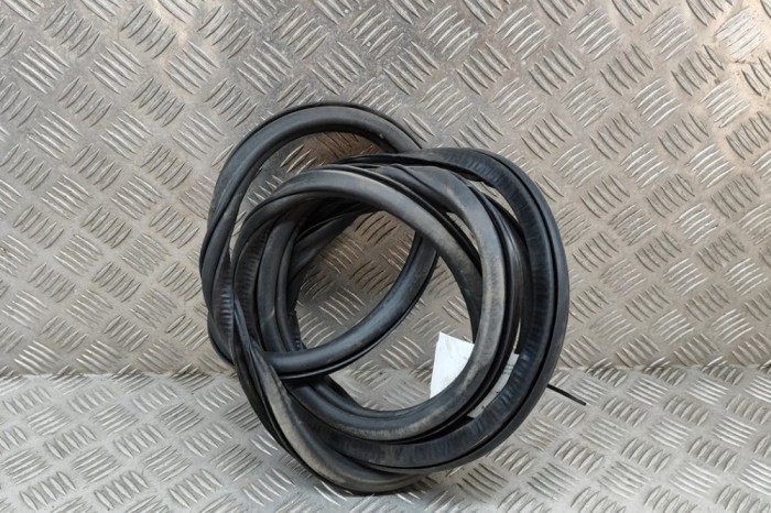 Garnitura ușă dreapta spate SEAT TARRACO KN2 2022 OEM: 5FJ867914 | 26823922