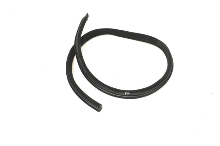 Garnitura ușă st&acirc;nga față MERCEDES-BENZ CLS C219 2005 OEM: A2196970151 13714334