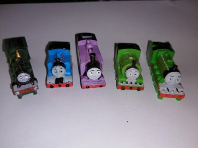 bnk jc Lot 5 figurine mici Thomas &amp;amp; Friends - top cake foto