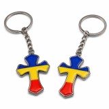 Cumpara ieftin Set 2 brelocuri argintii 10,3 cm cu cruce tricolor 2,1 x 3,4 cm, accesorii port chei din otel inoxidabil Romania pentru femei si barbati, cadou cresti