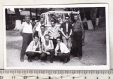 bnk foto Excursionisti langa Microbuz TV-4