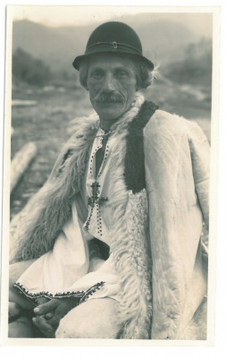 3330 - ETHNIC, Shepherd from Valea Jiului - old PC, real PHOTO - unused - 1937 foto