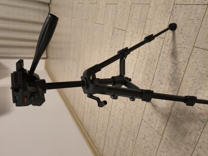 Mini trepied cu cap video