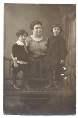 AD 1799 C.P.VECHE- MAMA SI COPII IN TINUTA DE EPOCA-POPINA AGASIZ,HENRIETTE,JEAN foto