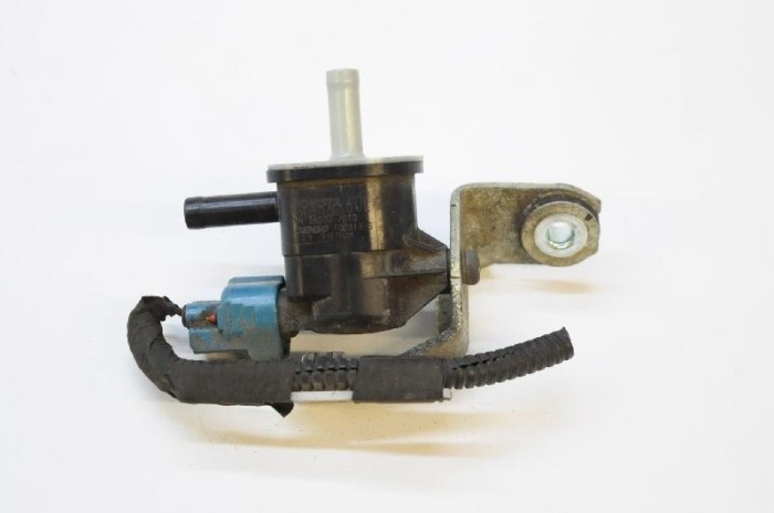 Supapa solenoid TOYOTA AURIS _E15_ 2010 OEM: 90910-TC001 2645276