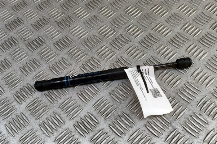 Amortizor capota dreapta față BMW 3 F30, F80 2017 OEM: 7239233 | 31540177