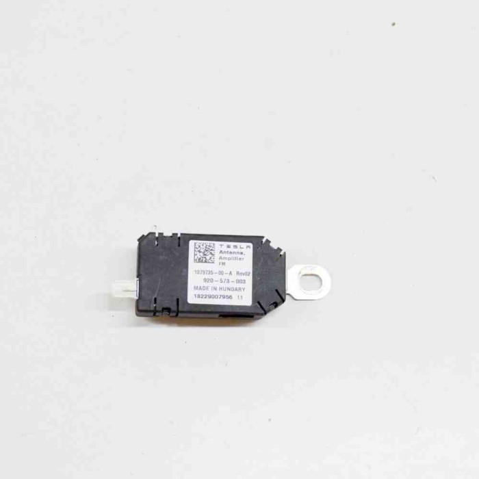 Amplificator de antena TESLA MODEL 3 2018 OEM: 1079735-00-A,920-573-003
