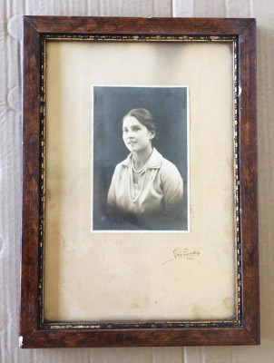 Fotografie veche inramata, atelier Dunky Cluj, portret femeie tanara, aprox 1900 foto