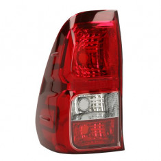 Stop spate lampa Toyota Hilux (N120), 06.2016-, partea Stanga, cu lampa ceata Spate; tip bec P21/5W+P21W+PY21W; fara soclu bec; Omologare: ECE, DEPO