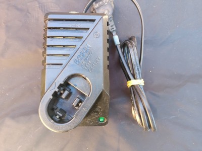ALIMENTATOR MASINA DE INSURUBAT BOSCH AL 60DV 1411 7.2V-14.4V 1.1A 2607224391 foto