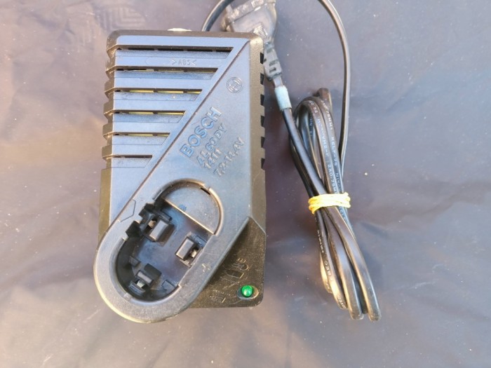 ALIMENTATOR MASINA DE INSURUBAT BOSCH AL 60DV 1411 7.2V-14.4V 1.1A 2607224391