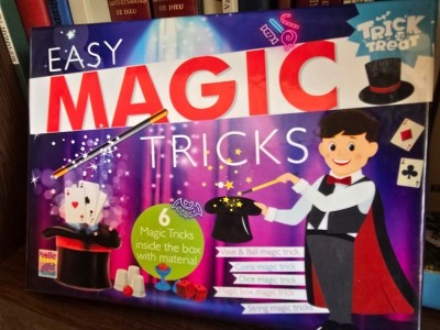 Easy Magic Tricks (Joc trucuri de magie - limba engleza) foto
