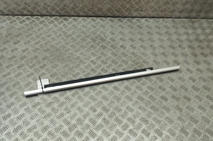 Chedar geam ușă dreapta spate AUDI Q3 8U 2014 OEM: 8U0853764A,8U0853764 | 31966684