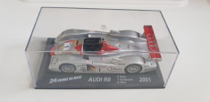 Macheta Audi R8 2011 1:43 foto