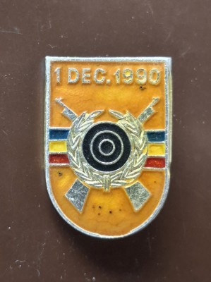 Insigna 1 Decembrie 1990 foto