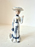 Statuetă Porțelan Fin &bdquo;Lady&rdquo; &ndash; Decor Floral Albastru și Detalii Aurite (15 cm) - Marcaj Autentic &bdquo;P cu Raze / coroana&rdquo;