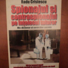 SPIONAJUL SI CONTRASPIONAJUL PE INTELESUL TUTUROR de RADU CRISTESCU , Bucuresti 2000 , PREZINTA HALOURI DE APA