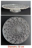 Platou mare din cristal pentru tort, cu picior si model fatetat, ornamente fulg de nea si diamant, vintage anii 70, diametru 32 cm