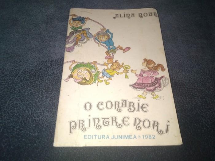 ALINA NOUR - O CORABIE PRINTRE NORI