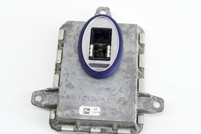 Modul xenon far st&acirc;nga față BMW 4 Coupe F32, F82 2014 OEM: 130732931700,7296090 17598233