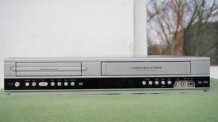 Video recorder VHS combo cu DPD player PHILIPS DVP-3350 stereo Hi-Fi
