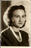 P2935N T&acirc;nără cu mărgele, 1945, București