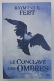 LE CONCLAVE DES OMBRES par RAYMOND E. FEST, 2009