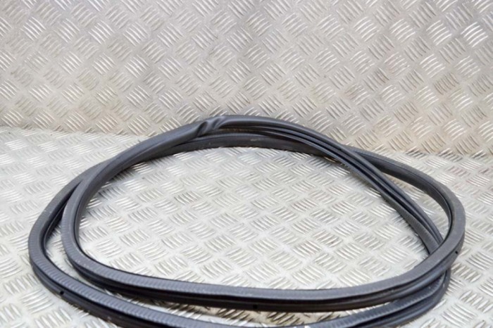 Garnitura ușă dreapta spate PORSCHE CAYENNE 92A 2017 OEM: 7P0867367H,7P0.867.367.H | 17149380